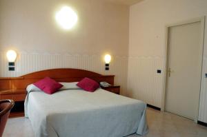 Postel nebo postele na pokoji v ubytování Hotel Button