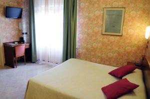 Postel nebo postele na pokoji v ubytování Hotel Button