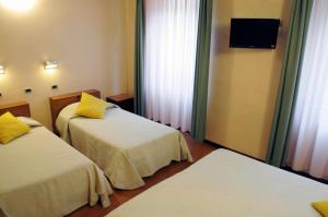 Postel nebo postele na pokoji v ubytování Hotel Button