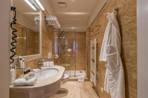 Koupelna v ubytování Little King Hotel U Malvaze