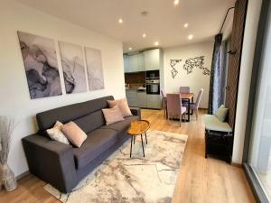 Khu vực ghế ngồi tại Sonniges Apartment in Semriach mit eigenem Garten und Weitblick