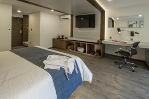 Uma televisão e/ou sistema de entretenimento em Flow Condesa - Adults Only