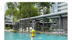 Bazén v ubytování Medini Signature Best Vacation l Pool View 4 pax nebo v jeho okolí