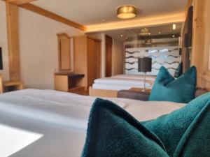 Postel nebo postele na pokoji v ubytování Hotel Alpina