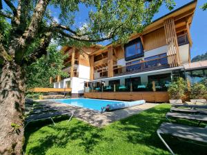 Bazén v ubytování Hotel Alpina nebo v jeho okolí