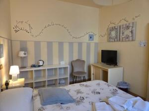 TV a/nebo společenská místnost v ubytování Albergo Etruria