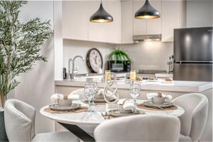 Φωτογραφία από το άλμπουμ του Luxury 2BR, Yas Island by Ferrari World & Yas Mall στο Άμπου Ντάμπι