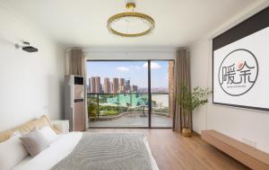 Televisyen dan/atau pusat hiburan di 重庆暖余江景民宿 Chongqing Nuanyu River View Hotel