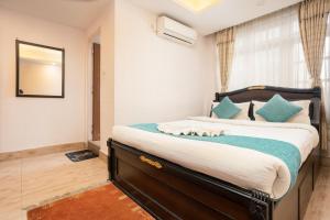 Een bed of bedden in een kamer bij Greatwall International Hotel