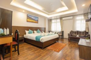 Een bed of bedden in een kamer bij Greatwall International Hotel