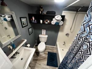 Gallery image of Exclusive Listing The Smokin Bears Den Pets Yes 420 Friendly in Gatlinburg