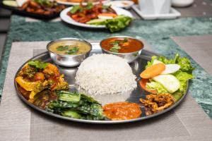 Eten bij of ergens in de buurt van het hotel


