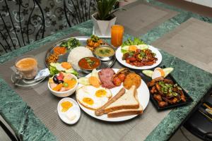 Eten bij of ergens in de buurt van het hotel

