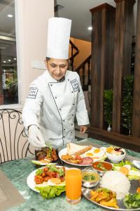 Eten bij of ergens in de buurt van het hotel

