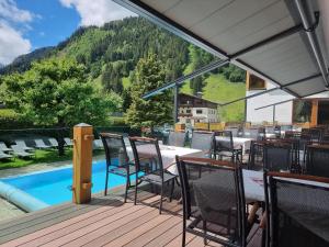 Nespecifikovaný výhled na hory nebo výhled na hory při pohledu z hotelu