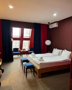 Postel nebo postele na pokoji v ubytování Hotel Chateau Kvareli