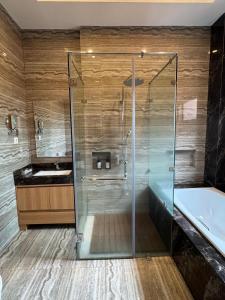 Ένα μπάνιο στο Villa Verde by Terra Homes +22 φωτογραφίες