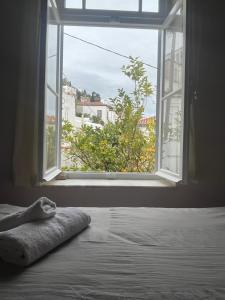 A bed or beds in a room at Lemon House