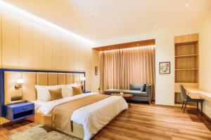 Hotel Treeline客房内的一张或多张床位