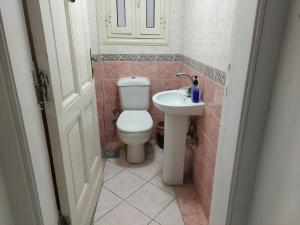 Koupelna v ubytování Ahllan Hostel For Men onlyغرف خاصة للرجال فقط 仅限男士 女士不允许