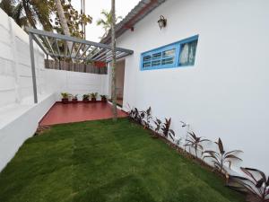 Aed väljaspool majutusasutust Ibex Resorts, Coimbatore Kakarla