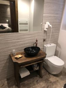 a bathroom with a sink and a toilet at Casa FOR HABITACIONES in Labuerda