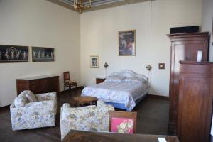a bedroom with a bed and a chair at Villa Ines in Pove del Grappa
