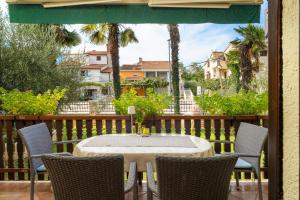 Vonkajšia záhrada v ubytovaní Funtana Apartments Budinjaš