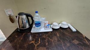 HOTEL NILADRII GALAXY的咖啡和沏茶工具