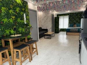 a living room with a large wall of plants at Appartement moderne avec jacuzzi in Lille