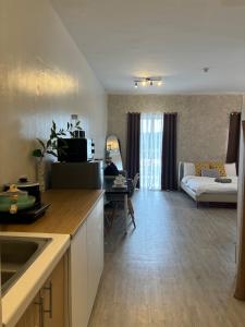 Postel nebo postele na pokoji v ubytování Amaia Parkway Condominium in Nuvali