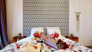 a bedroom with a bed with stuffed animals on it at Suite climatisée, 2 personnes in Montry