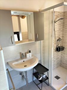a bathroom with a sink and a shower at La casa della Ada in Castelnuovo del Garda