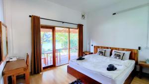 a bedroom with a bed and a large window at Meexok guesthouse in Nongkhiaw
