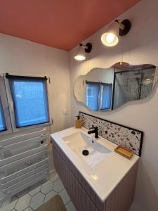 Ένα μπάνιο στο Love Room balnéo double & sauna Privés - Nuit d'exception +6 φωτογραφίες