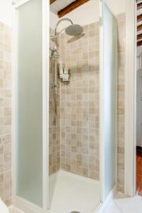 a shower with a glass door in a bathroom at Casavacanzepisa in San Giuliano Terme