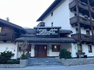 Το κτήριο όπου στεγάζεται  το ξενοδοχείο διαμερισμάτων +4 φωτογραφίες