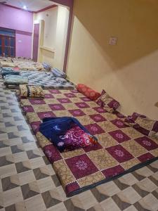 Postel nebo postele na pokoji v ubytování Badanpur home stay