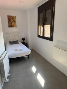 Postel nebo postele na pokoji v ubytování Hostal La Masia