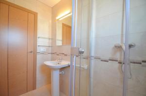 Un baño de Hostal Esfigueral