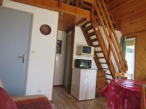 Kuchyň nebo kuchyňský kout v ubytování Gîtes des Deux Vallées Chalet avec vue imprenable