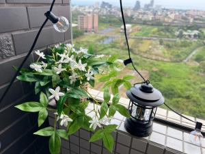 漫遊文旅溫泉宅一山海景觀陽台房一晚上7點入住一晚進晚退-21小時睡飽飽方案外面的花园