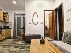 Η κουζίνα ή μικρή κουζίνα στο Fira gem luxury apartment