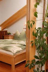 A bed or beds in a room at Hacklbauer