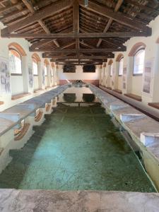 a large pool of water in a building at Il polpo blu in Rio nellʼElba