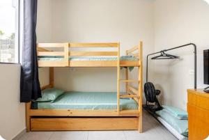a room with two bunk beds and a mirror at Pousada da Vila Araçariguama-SP in Araçariguama