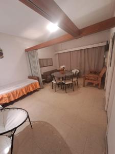 a room with a table and chairs and a dining room at Güemes y la costa in Mar del Plata