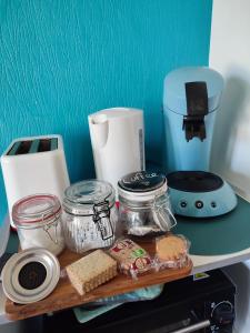 Makanan di atau berdekatan apartmen