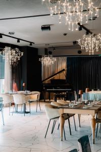 Reštaurácia alebo iné gastronomické zariadenie v ubytovaní Comfort by Trio
