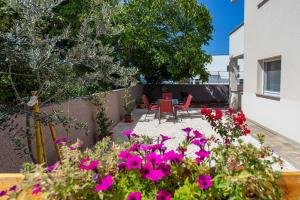 Κήπος έξω από το Modernes Ferienhaus In Strandnähe